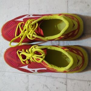 Mizuno Wave lightning